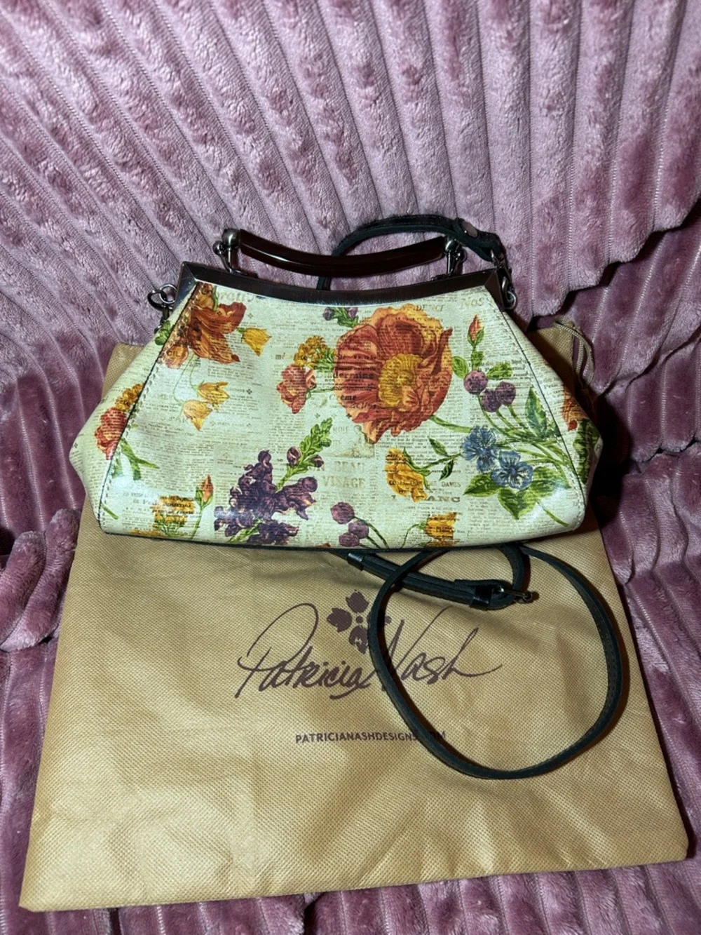 NWOTPatricia Nash Floral Leather Crossbody in Cream with Multicolor Floral Print - Picture 2 of 5